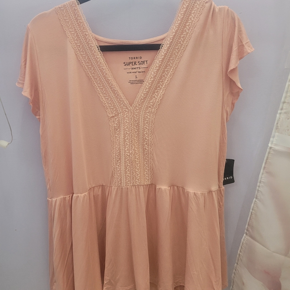 New torrid size 1 pink top